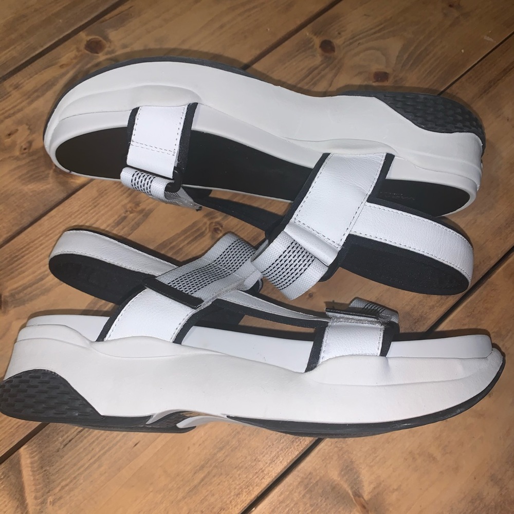 Vagabond Leather Sandals NWOT - Picture 2 of 5